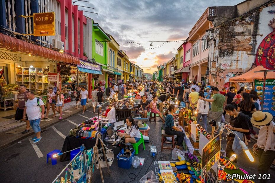 phuket-sunday-walking-street-market-930x620