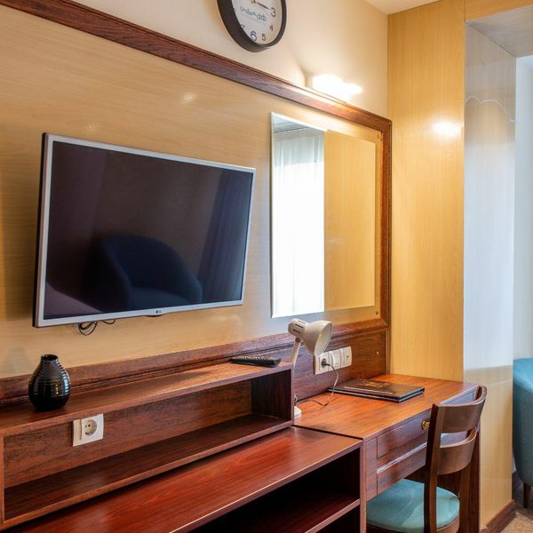 هتل شیرازیس شیراز دفرخدمات مسافرتی و گردشگری پیوند ستارگان دیانdianstarlink (1)