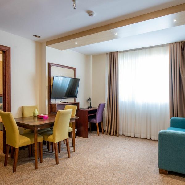 هتل شیرازیس شیراز دفرخدمات مسافرتی و گردشگری پیوند ستارگان دیانdianstarlink (1)