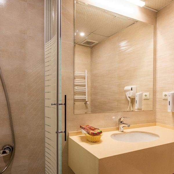 هتل شیرازیس شیراز دفرخدمات مسافرتی و گردشگری پیوند ستارگان دیانdianstarlink (1)